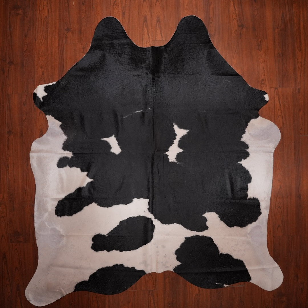 AA Grade Nguni Hide 751 (Black/White) (L)