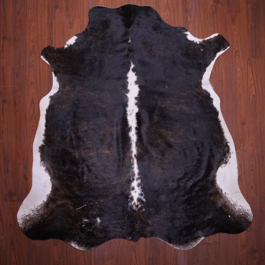 AA Grade Nguni Hide 680 (Tricolor) (L)