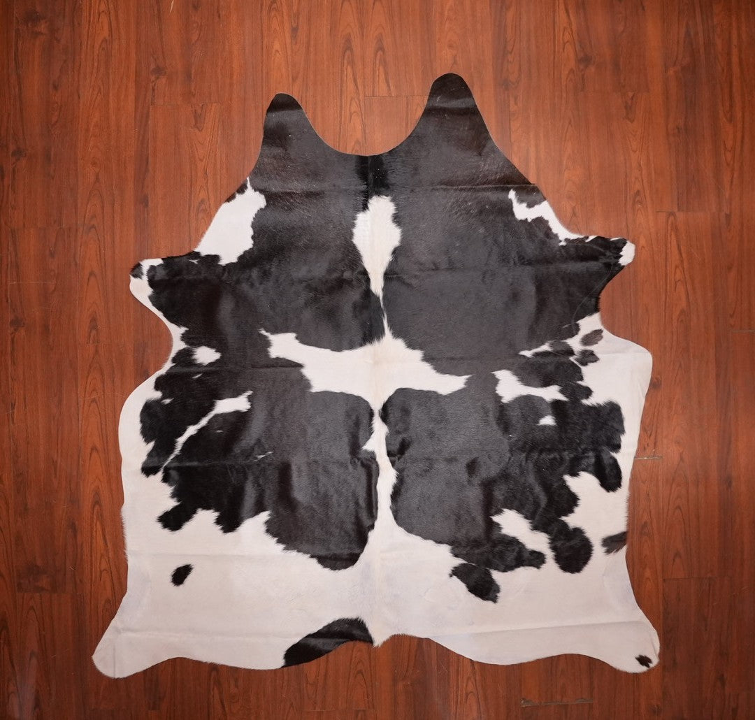 AA Grade Nguni Hide 734 (Black/White) (S)