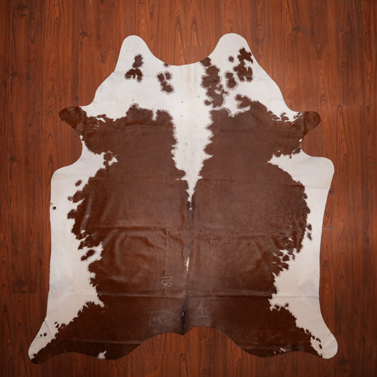 Chestnut Symmetrical Brown cow hide rug, 230 x 209 cm, genuine cowhide