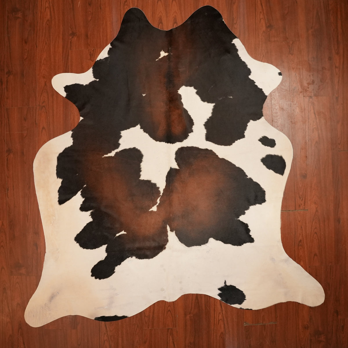 Mirror-Patterned Tri-colour cow hide rug, 226 x 218 cm, genuine cowhide